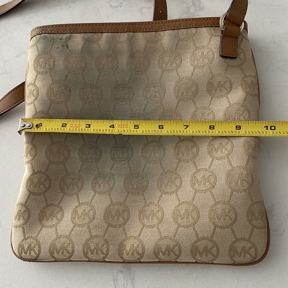 ❌SOLD❌ Michael Kors Women Crossbody Bag- Tan/Gold - Picture 15 of 17